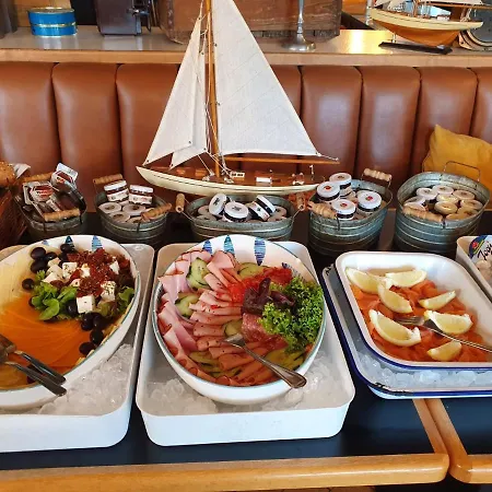 Hafen 17 Kueche Bar فندق 4*